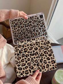 这款棕色豹纹双面亚克力透明水晶平板电脑保护套兼容 iPad 11 (2025/10.9)/Air 4/5/6/7 (2025/10.2)/Pro 11/10/9.7/10.5 以及 Galaxy Tab A9。它具备睡眠/唤醒功能和多角度折叠支架，是日常平板电脑保护的理想之选，也是一份绝佳的节日礼物。时尚简约的豹纹图案更彰显您的个性风格。 - 彩色 - 查看 6