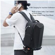 Un puerto para cámara para una bolsa de cámara rígida con doble hombro. Bolsa de cámara profesional y protectora, impermeable y a prueba de golpes, mochila para cámara réflex de objetivo único. Adecuada para portátiles de 15.6 pulgadas