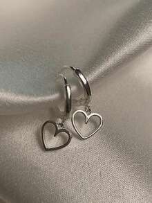 Pendientes con colgante en forma de corazón hueco para damas - Accesorios dorados lindos y sencillos, adecuados para atuendos casuales o como regalo - Amar - Ver 5