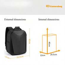 Un puerto para cámara para una bolsa de cámara rígida con doble hombro. Bolsa de cámara profesional y protectora, impermeable y a prueba de golpes, mochila para cámara réflex de objetivo único. Adecuada para portátiles de 15.6 pulgadas