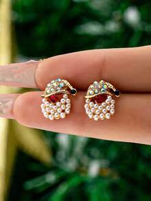 1 Pair Rhinestone Faux Pearl Decor Santa Head Stud Earring, Cute Christmas Earrings, Festive Holiday Jewelry Gift For Women
