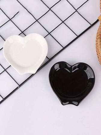1pc Heart-Shaped Ceramic Spoon Holder - Heat-Resistant, Stackable, Easy To Clean, Anti-Spill, Smooth Glaze | Ideal For Countertop & Stovetop Organization, Farmhouse Kitchen Decor, Spoon Rest