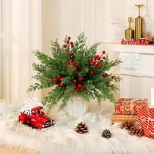 45 pièces Décorations de Noël, Verdure artificielle Ornements de Noël Branches de pin de Norfolk avec tiges de baies rouges pour couronnes de Noël DIY, centres de table d'arbres de Noël et décoration
