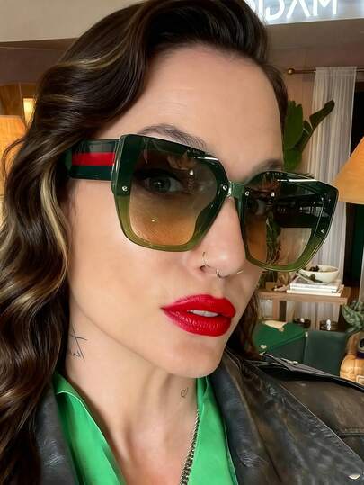 1副方形大框复古女式眼镜，百搭个性街头时尚眼镜，适合日常佩戴、度假、街头摄影、旅游、学校造型、海滩装扮、返校季学院风配饰。