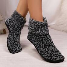 1 Pair Random New Floor Socks, Women's Winter Indoor Slippers Socks, Thermal Lined Thick Floor Socks For Warmth