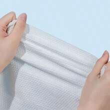 1/10/50/100片装一次性洗发美容巾（白色），30厘米 x 50厘米（1包，内含10/50/100片）。用途广泛，适用于各种日常场合，例如旅行、擦干头发、酒店、徒步旅行、浴室、卸妆、护理、健身、露营、厨房、户外运动和家庭聚会。