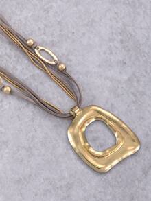 1 PC Vintage, Minimalist Bohemian-Style Alloy Pendant Necklace. It Features A Hollowed-Out Geometric Design And A 5-Layer Beaded Brown Suede Cord Chain. Suitable For Women's Daily Casual Wear, It Serves As An Exquisite Gift For Occasions Like Birthdays, Christmas, Halloween, And New Year.