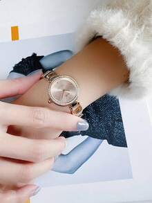 Coach Reloj analógico de cuarzo Park con correa de acero inoxidable en oro rosa para mujer, con detalles de cristal en tono rosa, 26 mm