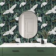 1 لفة ورق حائط لاصق ذاتي بطراز رجعي، بنقوش نباتات خضراء وطائر الكركي الأبيض والأحمر، ورق جداري قابل للإزالة من الفينيل، مقاس 17.32*118.11 بوصة، مقاوم للماء مناسب لديكور غرف المعيشة والمطبخ والنوم والحمام، تجديد الأثاث، ديكور منزلي طبيعي حديث، ورق حائط فني خريفي