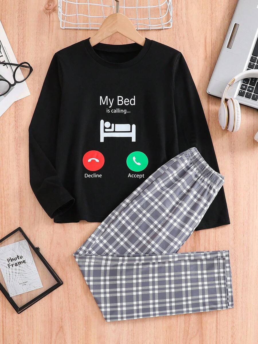 Bộ đồ ngủ kẻ caro 2 món cho bé trai, áo cổ tròn tay dài in chữ ngộ nghĩnh kết hợp với quần kẻ caro, bộ đồ mặc nhà thoải mái, thích hợp mặc hàng ngày vào mùa xuân, thu và đông, cũng thích hợp làm quà tặng cho trẻ em. - màu đen - Xem 1