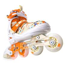 SHOLOV 1 双时尚户外直排轮滑鞋，配有闪亮PU轮。鞋底柔软舒适，可调节，无需系带即可穿着。采用旋转式收紧系统和加固铝合金框架，有效防止脚踝扭伤，这款轮滑鞋适合初学者。