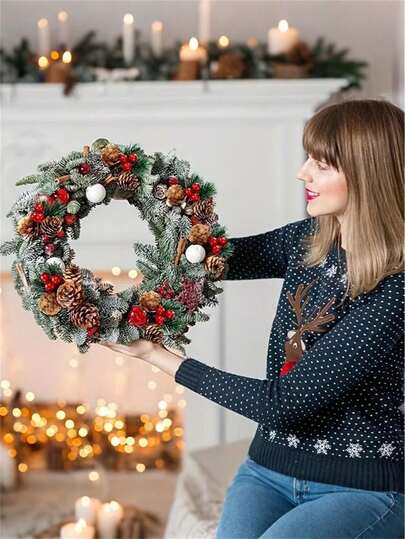 10 pièces de mini-cônes de pin artificiels pour l'artisanat, branches d'aiguilles avec tiges de baies rouges. Mini-cônes de pin pour l'artisanat, les couronnes de Noël, les décorations d'arbres de Noël, les arrangements floraux de Noël et les décorations de fêtes.