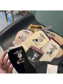 SNOOPY 1 双女士中筒袜，带有卡通刺绣和撞色边缘[随机款式] - 彩色 - 查看 6