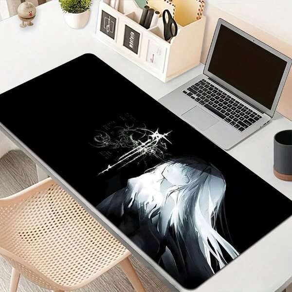 1 szt. monochromatyczna podkładka pod mysz z gotycką dziewczyną z anime | Czarno-biały styl mrocznej sztuki z misternym mistycznym symbolem | Duża podkładka na biurko z antypoślizgową gumową podstawą i gładką, trwałą powierzchnią | Akcesoria do gier, biura i domu | Idealny prezent dla entuzjastów anime, miłośników mrocznej sztuki i prezentów na święta – Boże Narodzenie, Halloween, Walentynki