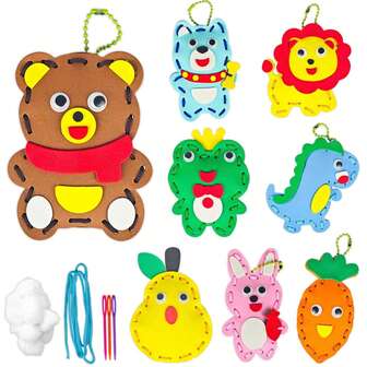Kit di cucito facile per bambini principianti, 8 attività artistiche e artigianali, bambole e animali imbottiti con ciondoli portachiavi, istruzioni, materiali in EVA per imparare a cucire e ricamare