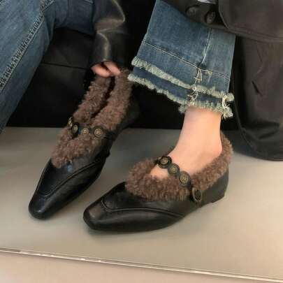 Pantuflas de piel con estilo nuevo, con punta cuadrada y refuerzo en el talón, con una sola correa para mantener el calor y hechas de algodón suave para mujeres.