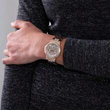 Guess Reloj de mujer elegante analógico multifunción de cuarzo GW0464L2 con caja con cristales y correa de acero inoxidable dorado, reloj de lujo para mujer adecuado para fiesta, uso diario, decoración y regalo de vacaciones para mujeres GW0320L3