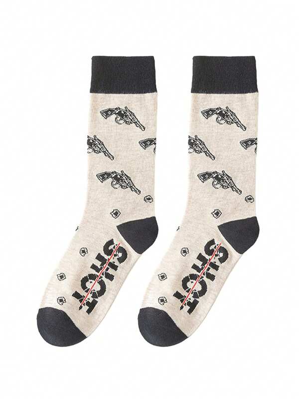 1 paire de chaussettes mi-mollet pour hommes - idéales pour l'automne et l'hiver, style unisexe. Caractéristiques : imprimés thème arme à feu et texte "SHOT", design clair avec accents noirs, tissu doux et chaud, parfait à porter pour les hommes et les femmes.