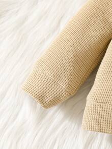 2 件套男宝宝时尚休闲春秋恐龙刺绣华夫格针织圆领长袖上衣和纯色裤子套装