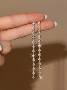 2 Stücke minimalistische, elegante, funkelnde Zirkonia Quasten Ohrringe, geeignet für den täglichen Gebrauch von Frauen