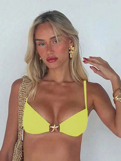 女士黄色沙滩比基尼上衣 - 精致金属点缀时尚泳装套装