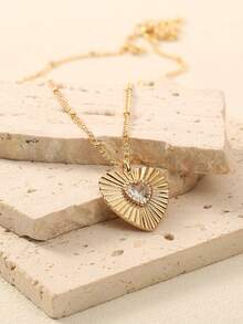 1pc Carved Line Heart Zirconia Inlaid Pendant Necklace, Versatile Daily Wear Accessory (Chain Bead Quantity Random)