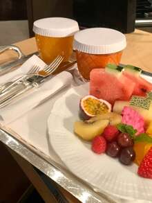 50/100/150/200 件白色纸杯盖 - 耐用、可堆叠旅行杯盖、防尘盖 - 适用于咖啡、茶、果汁杯盖，适合派对、野餐、咖啡馆、餐饮、旅行和冷热饮料活动 - 保持饮料清洁（有孔/无孔* 两种选择） - 彩色 - 查看 4