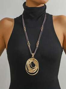 1 PC Vintage, Minimalist Bohemian-Style Alloy Pendant Necklace. It Features A Hollowed-Out Geometric Design And A 5-Layer Beaded Brown Suede Cord Chain. Suitable For Women's Daily Casual Wear, It Serves As An Exquisite Gift For Occasions Like Birthdays, Christmas, Halloween, And New Year.