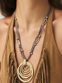 1 PC Vintage, Minimalist Bohemian-Style Alloy Pendant Necklace. It Features A Hollowed-Out Geometric Design And A 5-Layer Beaded Brown Suede Cord Chain. Suitable For Women's Daily Casual Wear, It Serves As An Exquisite Gift For Occasions Like Birthdays, Christmas, Halloween, And New Year.