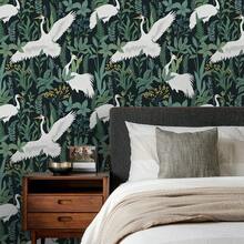 1 لفة ورق حائط لاصق ذاتي بطراز رجعي، بنقوش نباتات خضراء وطائر الكركي الأبيض والأحمر، ورق جداري قابل للإزالة من الفينيل، مقاس 17.32*118.11 بوصة، مقاوم للماء مناسب لديكور غرف المعيشة والمطبخ والنوم والحمام، تجديد الأثاث، ديكور منزلي طبيعي حديث، ورق حائط فني خريفي