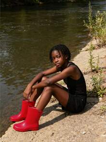 Regen-Stiefel für Jungen und Mädchen, minimalistisch einfarbig aus PVC, wasserdicht, geeignet für Außenbereiche, Bauernhöfe und Küchen, rutschfest und leicht zu reinigen