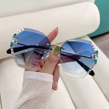 1pc Rhinestone Rimless Edged Fashion Glasses For Women, Glittering Accessory, Oversized Face Flattering, UV Protection, Fashion Eyewear For Vacation Outfits