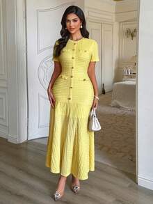 فستان نسائي ربيعي بياقة مستديرة وأكمام قصيرة، مزين بأزرار وجيوب وقماش أنيق، مناسب للمعلمات والمناسبات كالمواعيد والخروجات وأعياد الميلاد والحفلات والسفر وعيد الحب وغيرها - أصفر - مشاهدة 8