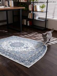 1 pièce Tapis vintage à fleurs bleues, ce grand tapis vintage à fleurs présente un motif inspiré haut de gamme dans un schéma de couleurs bleu et blanc frais qui élève instantanément n'importe quel espace ordinaire à un look de showroom élégant. Matériau doux avec une sensation agréable sous les pieds, convient pour le salon, la chambre à coucher et d'autres zones de décoration. Décoration de Noël