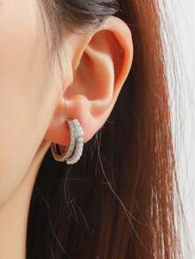 2 Peças Brincos Femininos com Design em Forma de C, Incrustados com Zircônia Cúbica e Pérola Falsa, Estilo Delicado e Elegante, Pertencente à Categoria de Luxo Leve, Pode Adicionar uma Atmosfera Suave e Refinada ao Seu Visual.