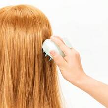 Brosse de massage du cuir chevelu en silicone 4 couleurs avec poignée douce, soin doux du cuir chevelu pour prévenir la casse des cheveux