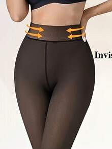 Eine großformatige Damen Winter Strumpfhose, mit Fleecefutter und dickem Grundstoff, weiches und elastisches Hochbund Design, lange Röhrensocken für Herbst und Winter, ein warmes Bein-Accessoire, geeignet für tägliche Ausflüge im Herbst und Winter, für Dates und Fotoshootings um die Beine schlanker erscheinen zu lassen.