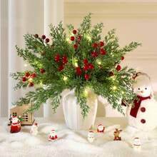 45 pièces Décorations de Noël, Verdure artificielle Ornements de Noël Branches de pin de Norfolk avec tiges de baies rouges pour couronnes de Noël DIY, centres de table d'arbres de Noël et décoration