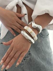 Brazalete de mujer de aleación asimétrico y abierto de acrílico de moda