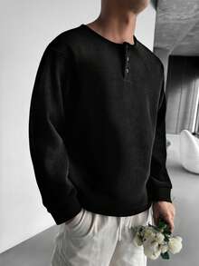 男士亨利领华夫格针织上衣，华夫格面料，小V领设计，舒适休闲，纽扣细节，适合日常穿着，复古风格，秋季必备，长袖上衣