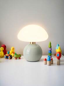 1 Stück europäische cremefarbene Pilz Tischlampe mit dimmbarer Funktion | abgerundeter Eisenkörper, erhältlich in Rosa/Gelb/Weiß. Ideal für Innenraum-Tischdekoration, Ambiente-Beleuchtung in Schlafzimmern und Wohnzimmern, sanfte Beleuchtung für Arbeitszimmer und Cafés.