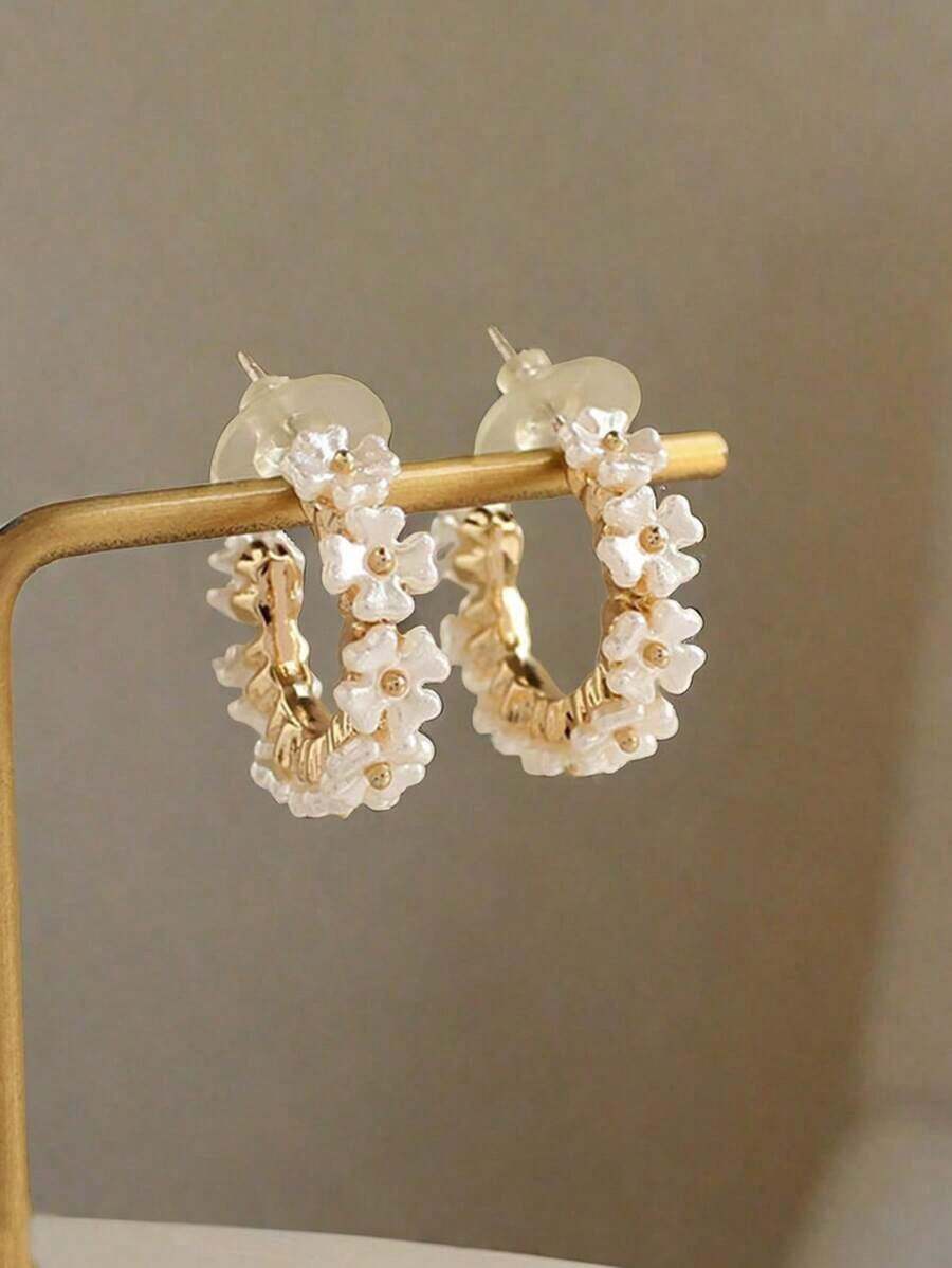 Flower Decor Cuff Hoop Earrings – Elegant And Lightweight Jewelry Gift For Valentines, Mom, Mother, Mother's Day, Birthdays, Anniversaries, Special Occasions, Stylish And Comfortable Accessory - 白色 - 查看 1