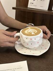 1 pezzo Set tazza e piattino in ceramica da 300ml/10.15oz, con motivo floreale vintage con tulipani, cuori, fiocchi e fragole, tazza da tè e tazza da caffè artigianale di alta qualità, adatta per uso domestico, ristorante, caffetteria - multifunzionale, isolata, lavabile in lavastoviglie, ideale per feste e regali