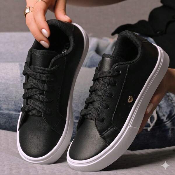 TENIS CASUAL FEMININO PLATAFORMA CORAÇAO  Simples    Desportivo    Amarrar  Ilhó    Casa