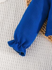 Conjunto de 2 piezas para bebé niña con chaqueta de manga larga con volantes y bordado de mariposa, y vestido minimalista con estampado de mariposa en malla - Azul - Ver 5