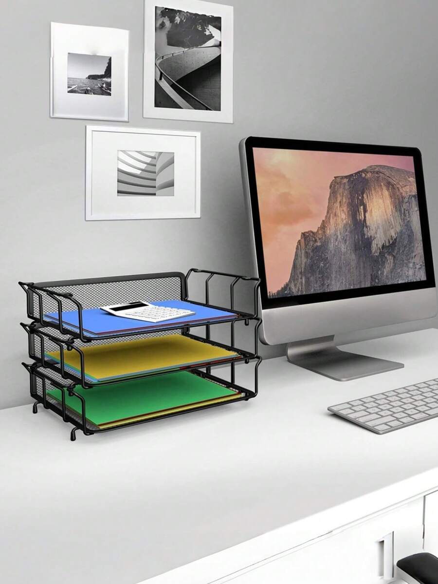 Accesorios de almacenamiento para escritorio de ordenador con un diseño clásico de malla. Este versátil organizador de escritorio incluye una bandeja para documentos de hierro, ideal para entornos de oficina, escolares y domésticos. - Negro - Ver 1