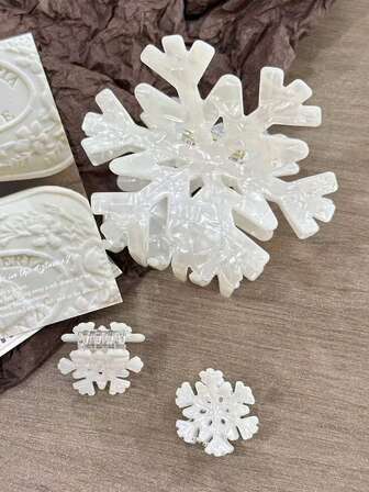 3Pcs Snowflake Hair Clip - Heavy Duty Hair Clip, Elegant Winter Hair Clip, Suitable For Women, Non Slip Hair Claw, Suitable For Daily And Formal Activities Falling Half Hair Claw Plate Hair Claw Clip, Durable Pure White/Beige Acrylic Hair Accessory Hair Claw Winter Hair Clutch