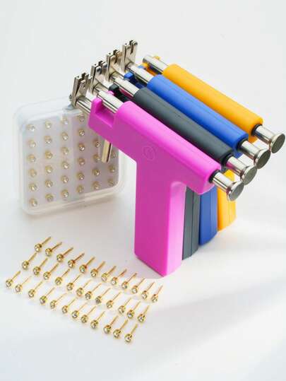 Kit de perçage d'oreilles réutilisable 38 pièces : ensemble complet pour oreilles et nez - Kit de bijoux professionnel DIY, comprenant 36 boucles d'oreilles plaquées or 18 carats et 1 pistolet de perçage. Pistolet de perçage d'oreilles à usage unique et indolore, conçu pour la sécurité à domicile, idéal pour les étudiants et les particuliers souhaitant percer les oreilles. Accessoires et outils de beauté de haute qualité.