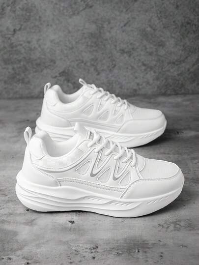 男士简约白色拼布网眼运动鞋，适合日常穿着、通勤和运动，适合所有季节