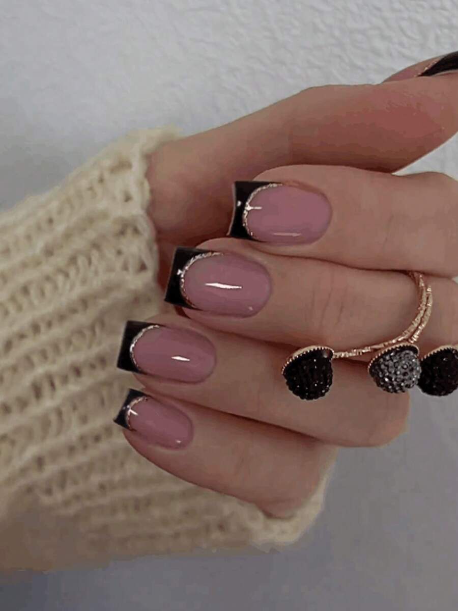 Bộ 24 miếng dán móng tay vuông màu đen kiểu Pháp giúp tôn lên phong cách thời trang của bạn! Tối giản và sành điệu, có thể tái sử dụng. Bộ sản phẩm bao gồm 1 lọ sơn gel và 1 dũa móng, phù hợp cho phụ nữ và các cô gái sử dụng hàng ngày hoặc dự tiệc. Dụng cụ làm móng - Xem 1